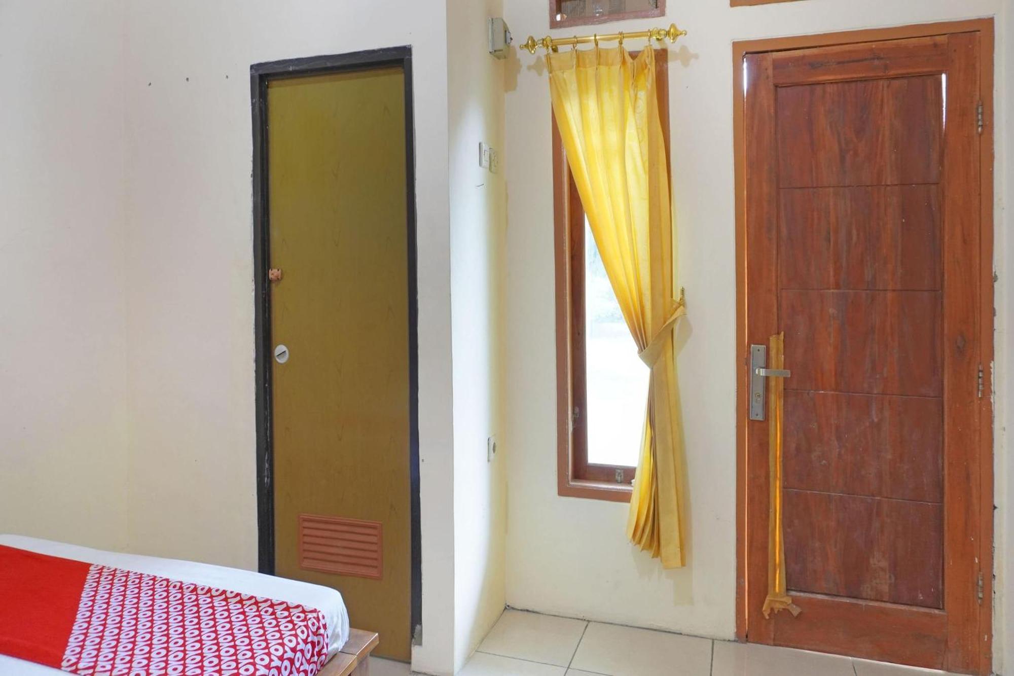 Oyo 91762 Green Home Stay Syariah Пурвакарта Екстериор снимка