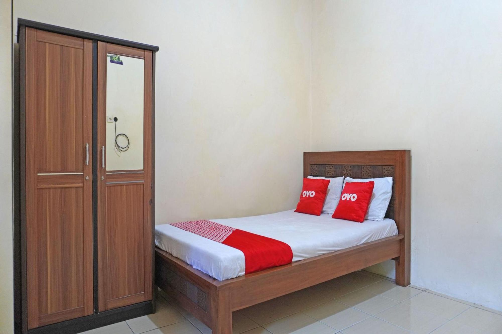 Oyo 91762 Green Home Stay Syariah Пурвакарта Екстериор снимка