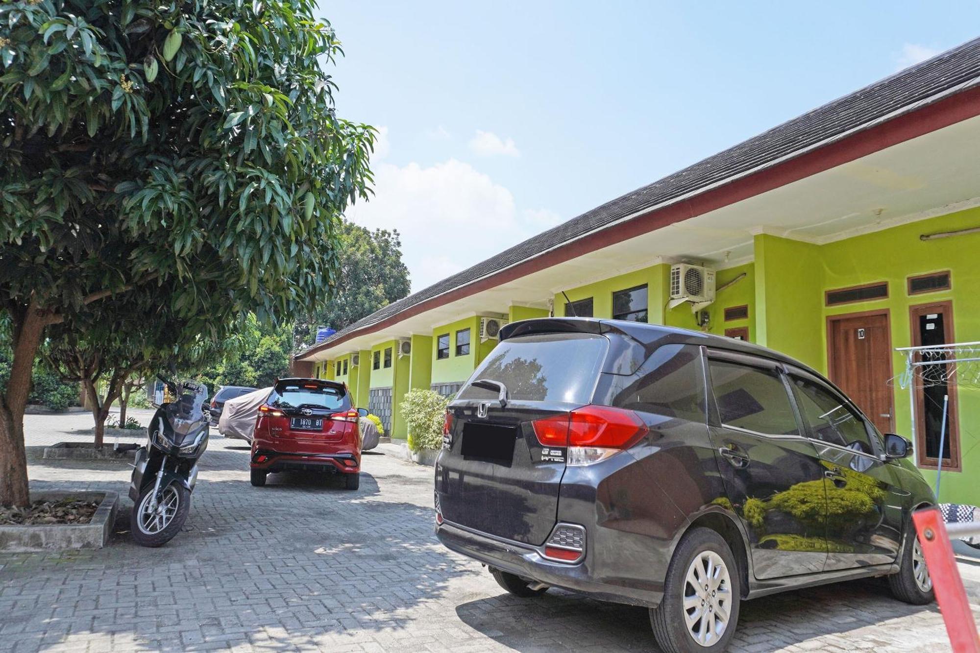 Oyo 91762 Green Home Stay Syariah Пурвакарта Екстериор снимка
