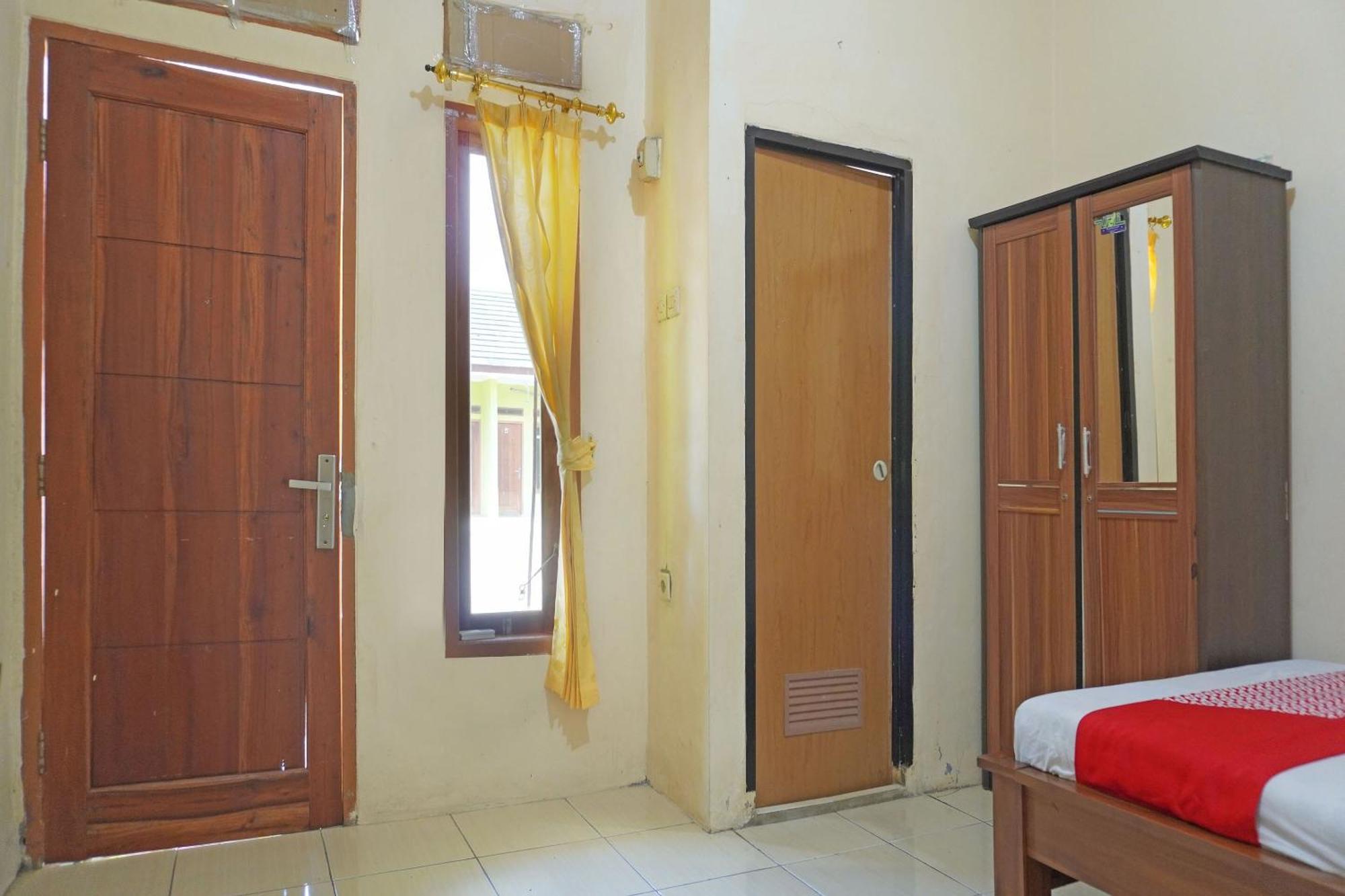 Oyo 91762 Green Home Stay Syariah Пурвакарта Екстериор снимка