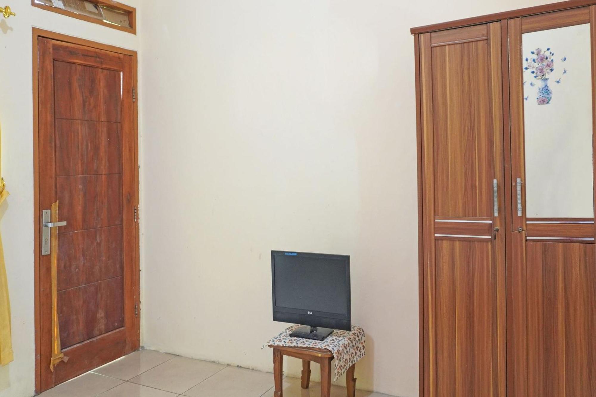 Oyo 91762 Green Home Stay Syariah Пурвакарта Екстериор снимка