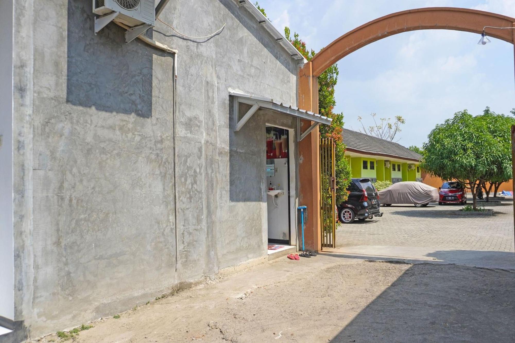 Oyo 91762 Green Home Stay Syariah Пурвакарта Екстериор снимка